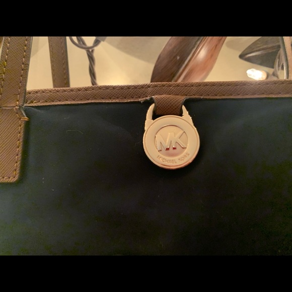 MIchael Kors MK Navy canvas medium purse - Picture 2 of 8